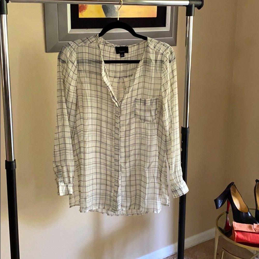 Sheet VNeck Button Down
